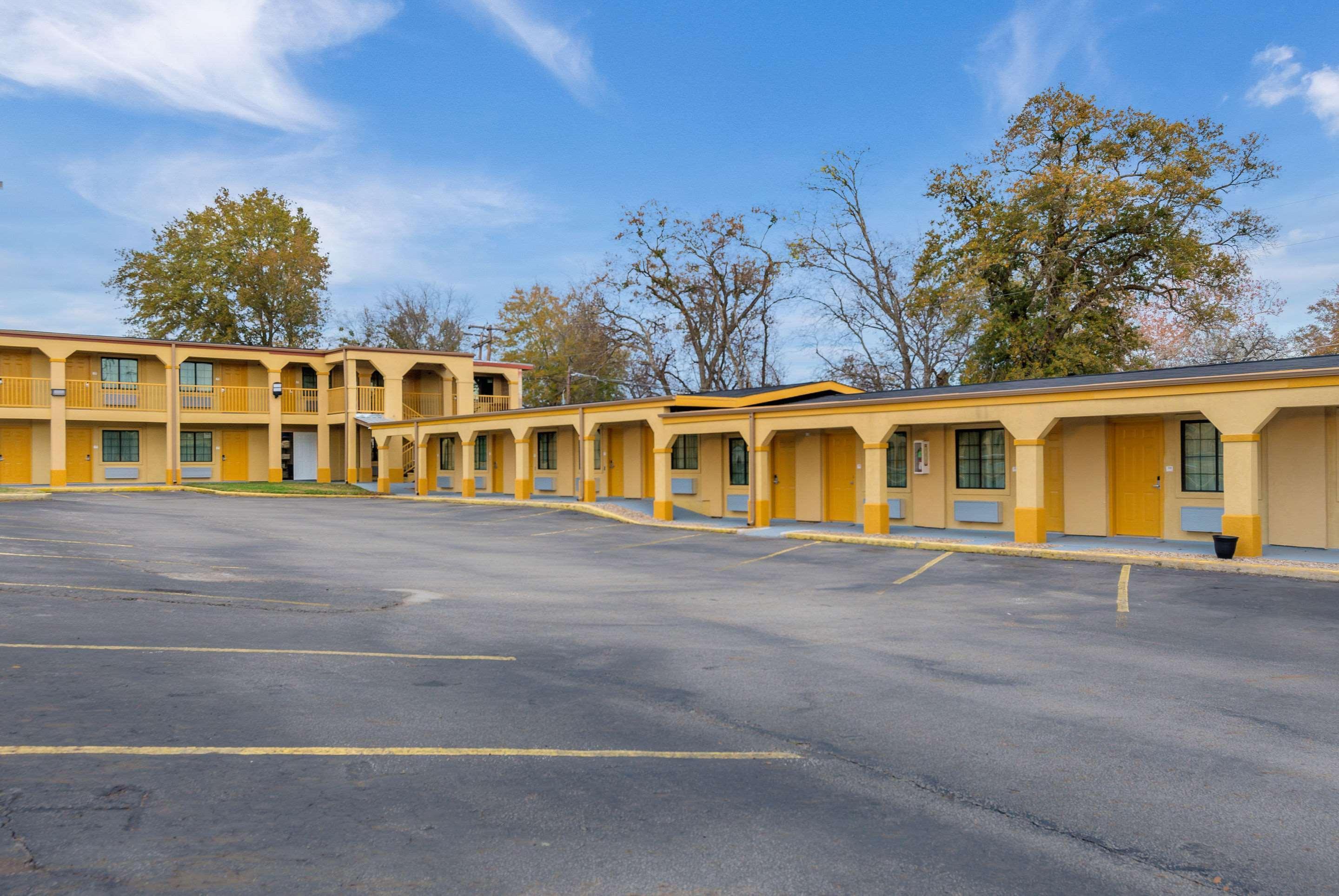 Super 8 By Wyndham Palestine Tx Hotel Exterior foto