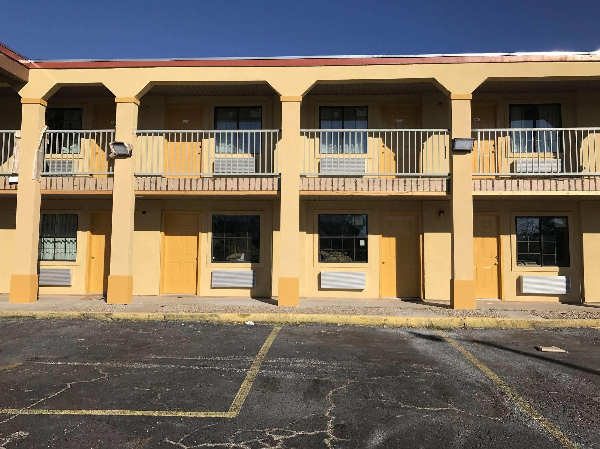 Super 8 By Wyndham Palestine Tx Hotel Exterior foto